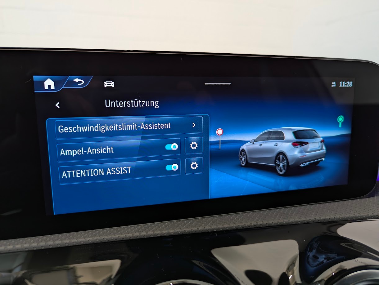 MERCEDES-BENZ A 220 AMG Line 4Matic 8G-DCT*FACELIFT AMG-PREMIUM PLUS PANO VOLL-LED NAVI 360CAM HEAD-UP SITZHEIZ*-image-17