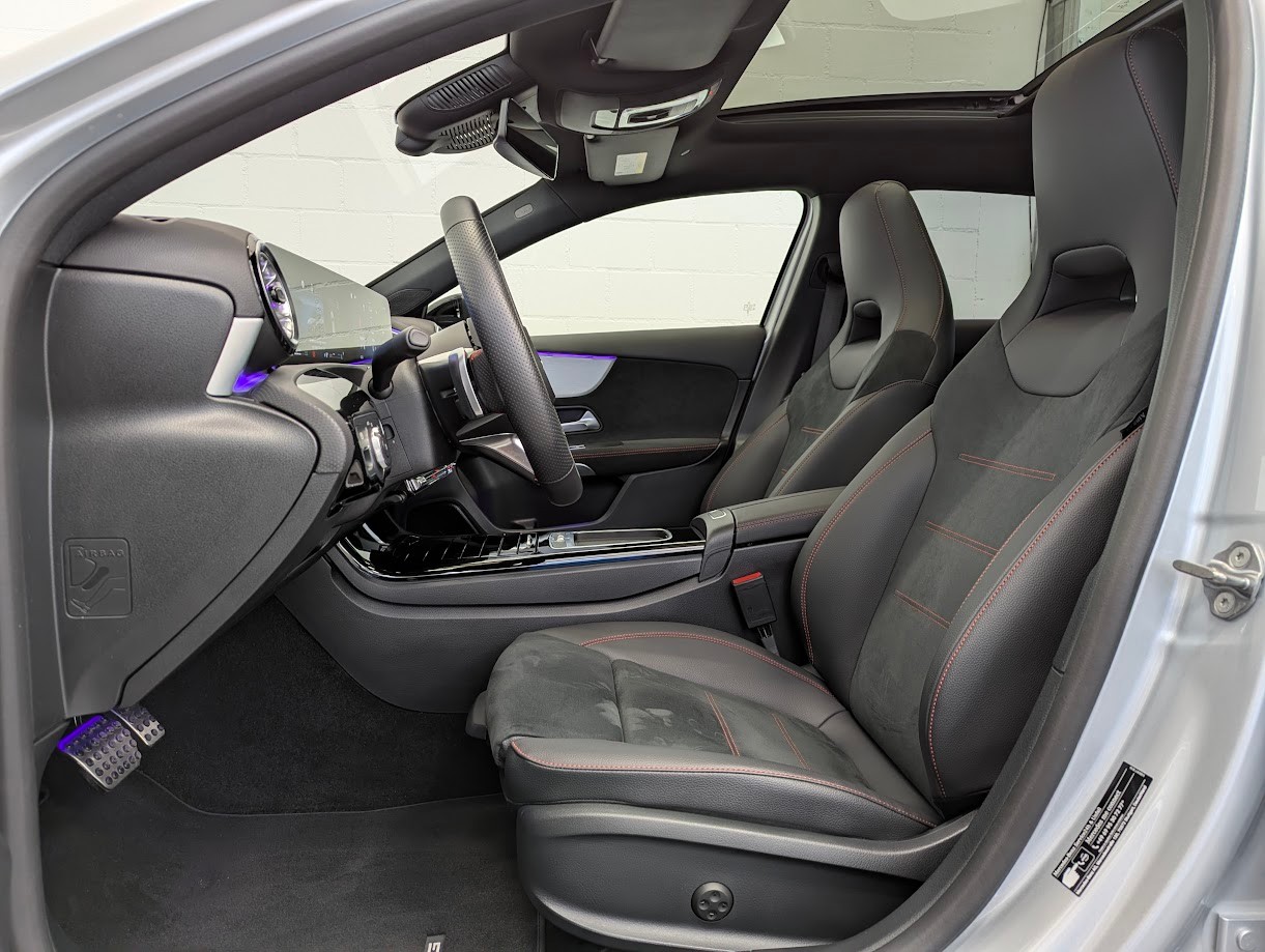 MERCEDES-BENZ A 220 AMG Line 4Matic 8G-DCT*FACELIFT AMG-PREMIUM PLUS PANO VOLL-LED NAVI 360CAM HEAD-UP SITZHEIZ*-showroom-element-2