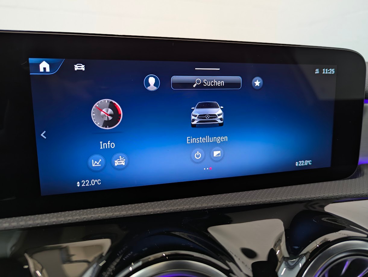 MERCEDES-BENZ A 220 AMG Line 4Matic 8G-DCT*FACELIFT AMG-PREMIUM PLUS PANO VOLL-LED NAVI 360CAM HEAD-UP SITZHEIZ*-image-14