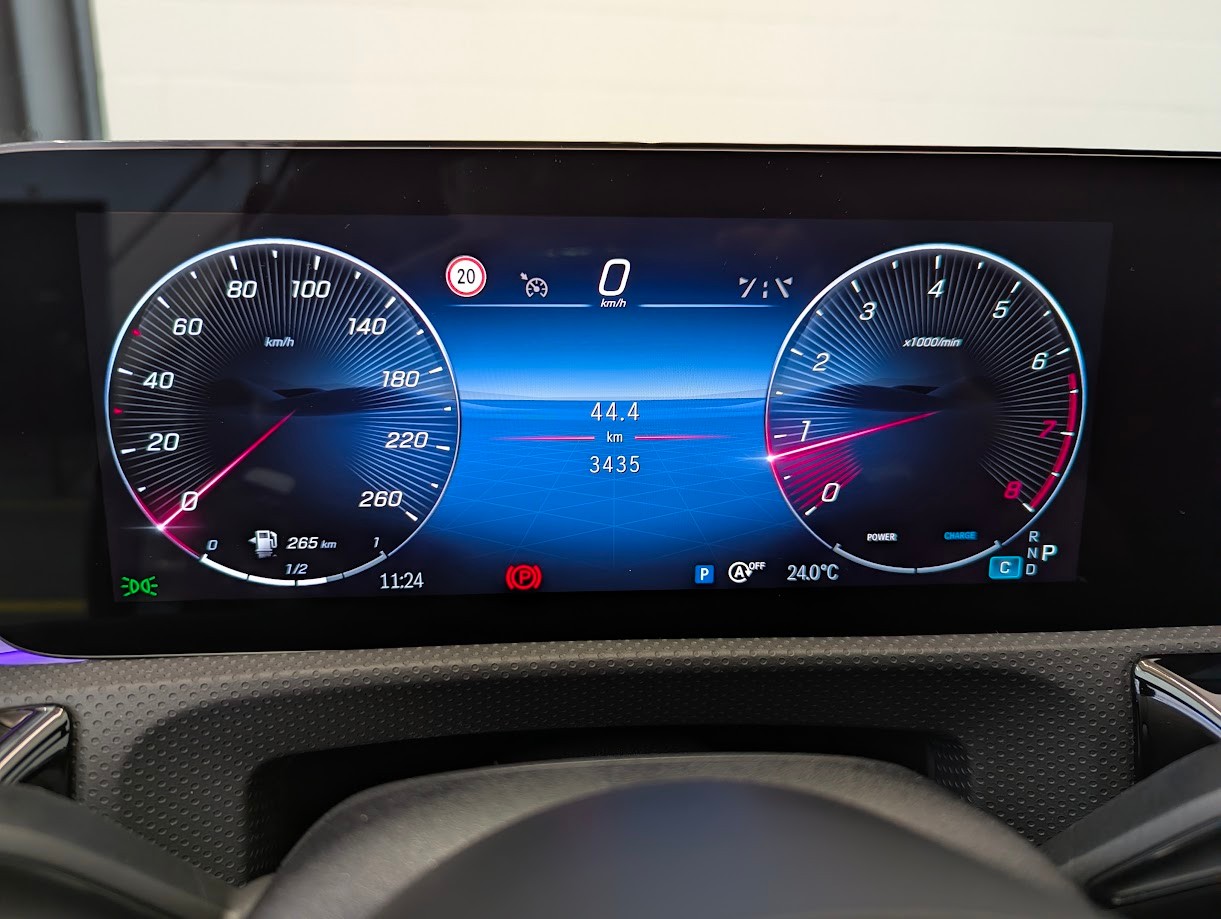 MERCEDES-BENZ A 220 AMG Line 4Matic 8G-DCT*FACELIFT AMG-PREMIUM PLUS PANO VOLL-LED NAVI 360CAM HEAD-UP SITZHEIZ*-image-10