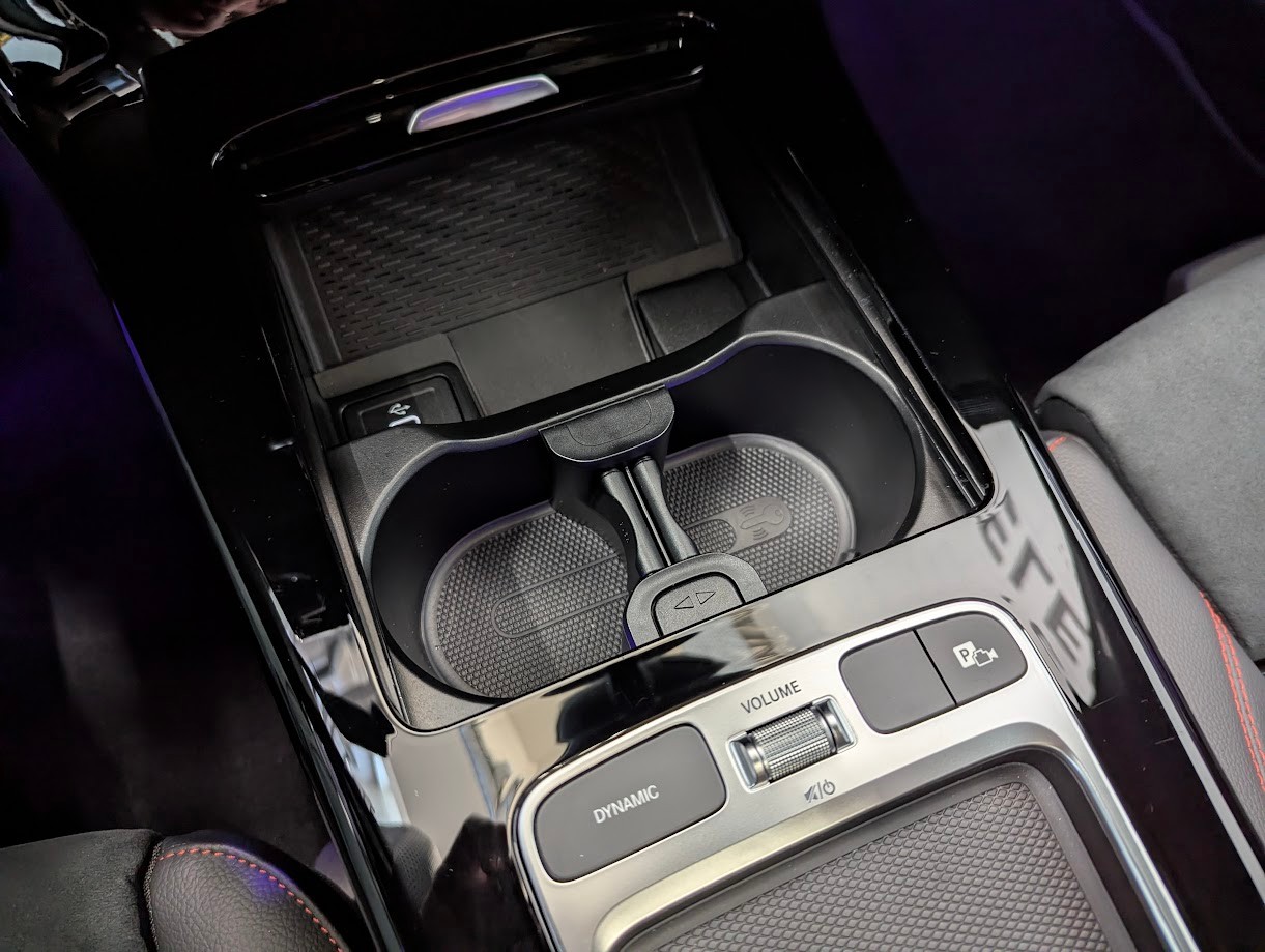 MERCEDES-BENZ A 220 AMG Line 4Matic 8G-DCT*FACELIFT AMG-PREMIUM PLUS PANO VOLL-LED NAVI 360CAM HEAD-UP SITZHEIZ*-image-26