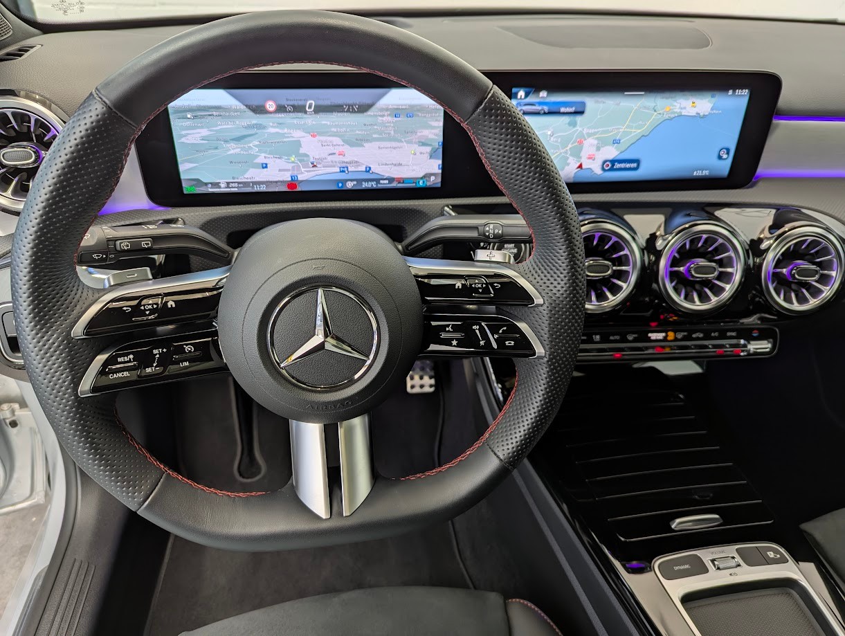 MERCEDES-BENZ A 220 AMG Line 4Matic 8G-DCT*FACELIFT AMG-PREMIUM PLUS PANO VOLL-LED NAVI 360CAM HEAD-UP SITZHEIZ*-image-6