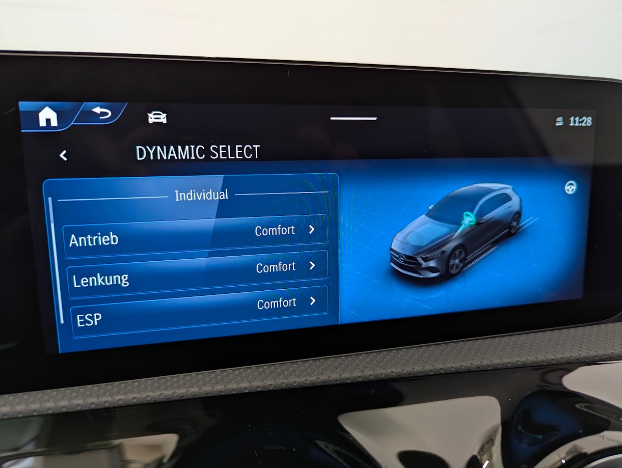 MERCEDES-BENZ A 220 AMG Line 4Matic 8G-DCT*FACELIFT AMG-PREMIUM PLUS PANO VOLL-LED NAVI 360CAM HEAD-UP SITZHEIZ*-image-18