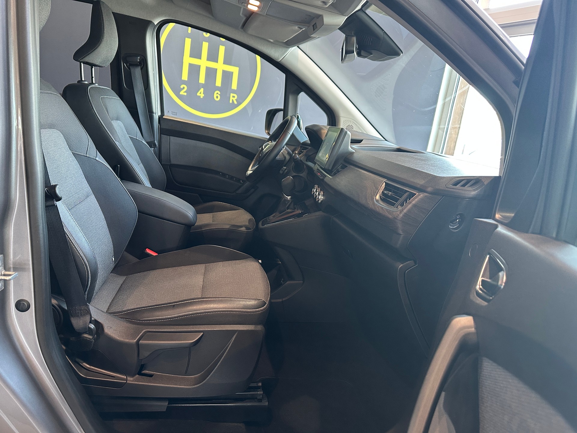RENAULT Kangoo 1.3 TCe 130 PF Techno EDC-image-11