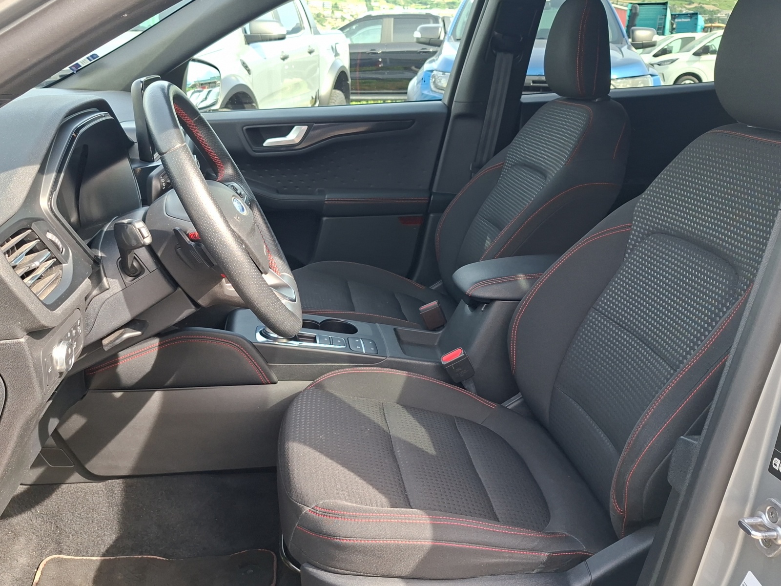 FORD Kuga 2.0 TDCi EcoBlue ST-Line 4X4 Automatique-image-5