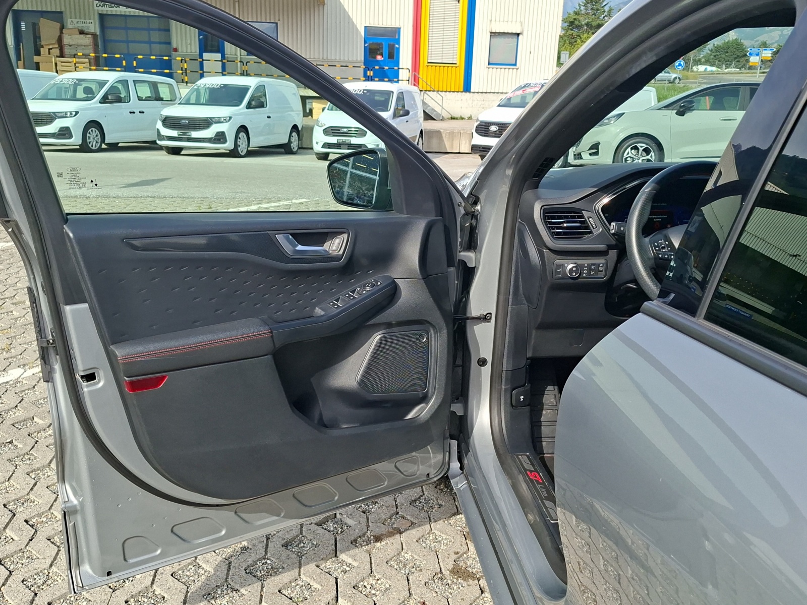 FORD Kuga 2.0 TDCi EcoBlue ST-Line 4X4 Automatique-image-4