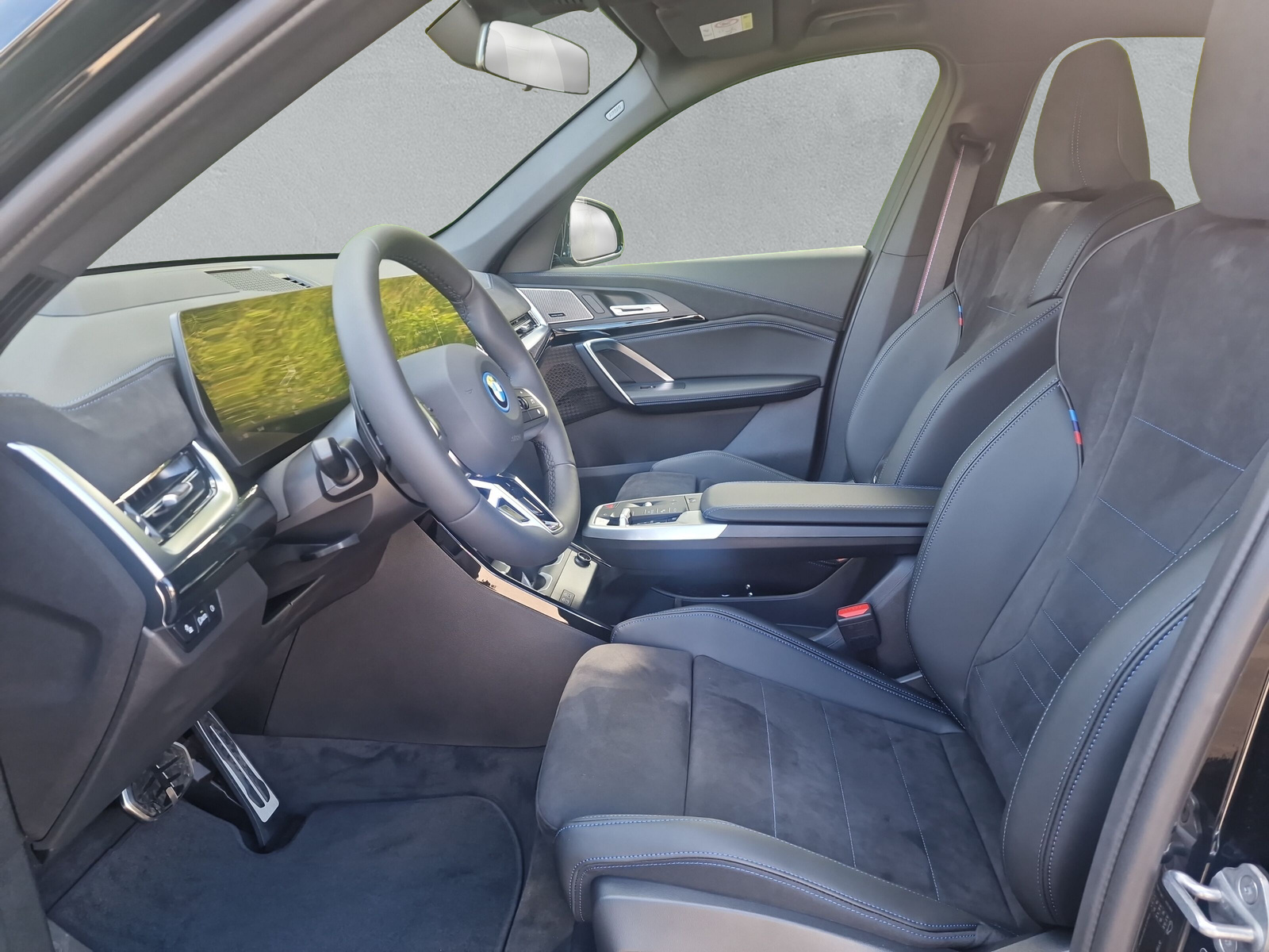 BMW iX1 xDrive 30 M Sport Pro-image-11