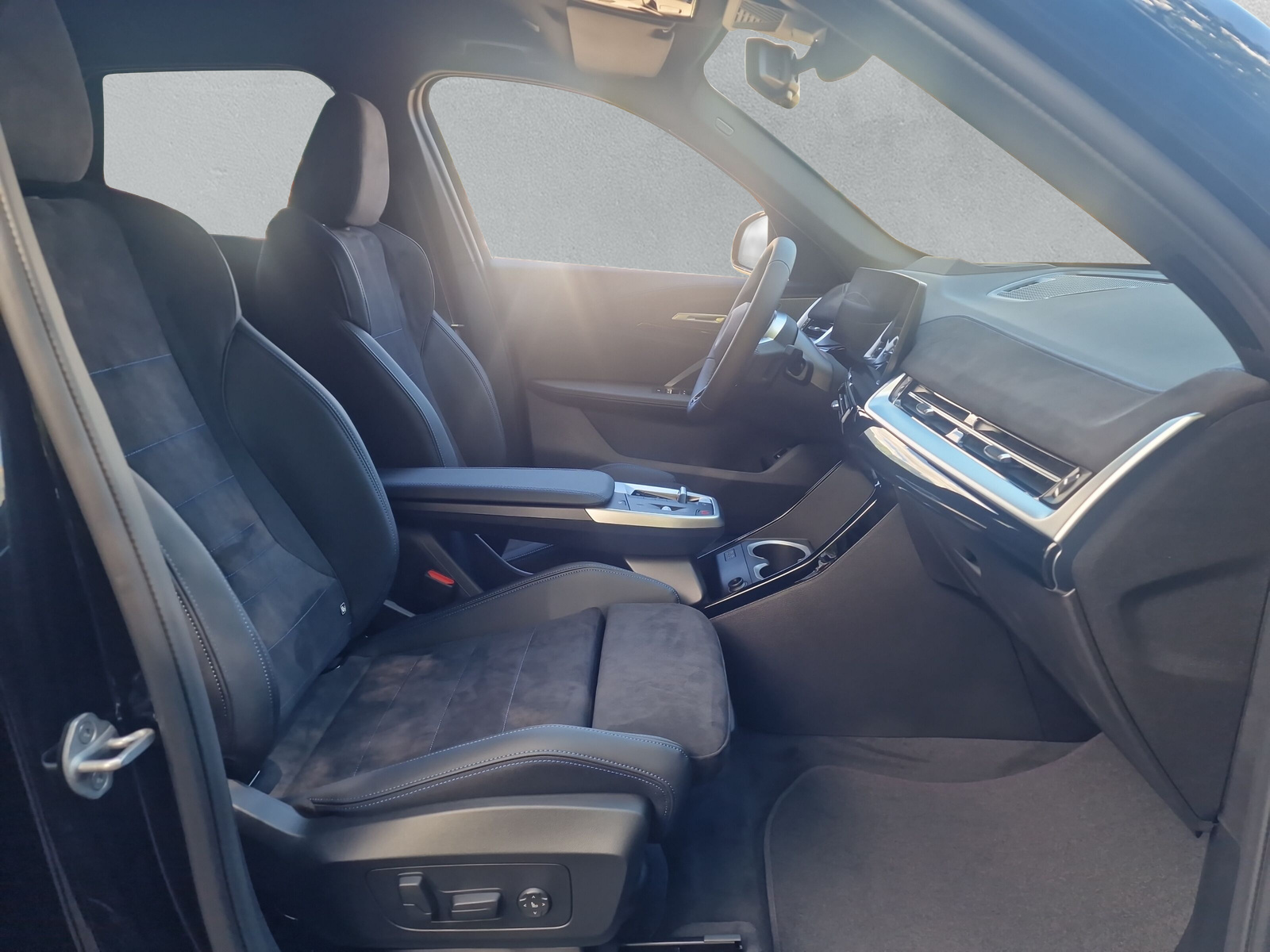 BMW iX1 xDrive 30 M Sport Pro-image-12