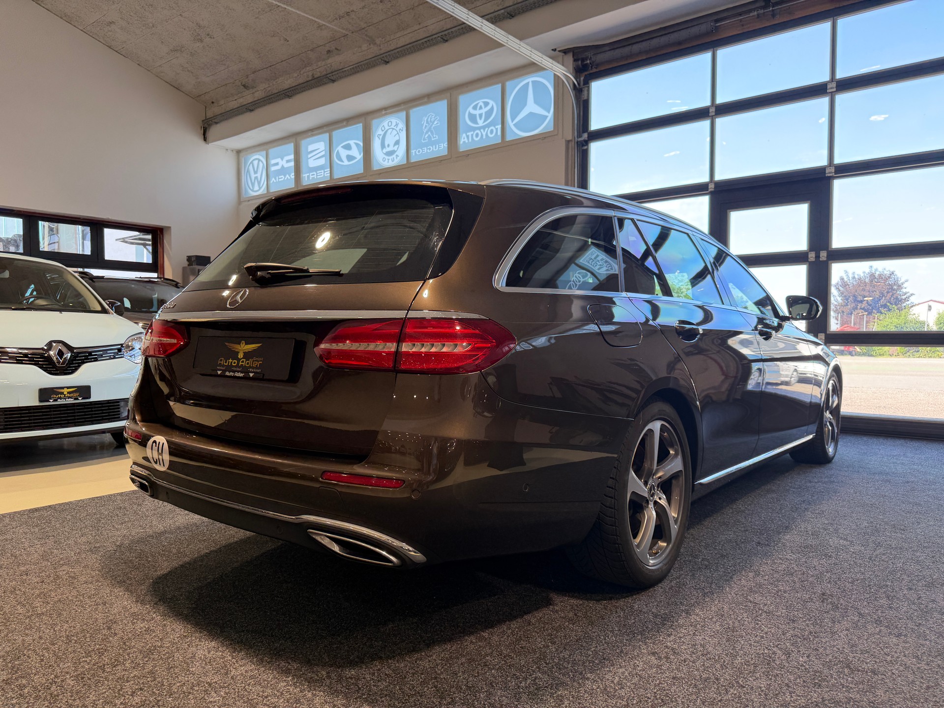 MERCEDES-BENZ E 350 d Avantgarde 9G-Tronic-image-5
