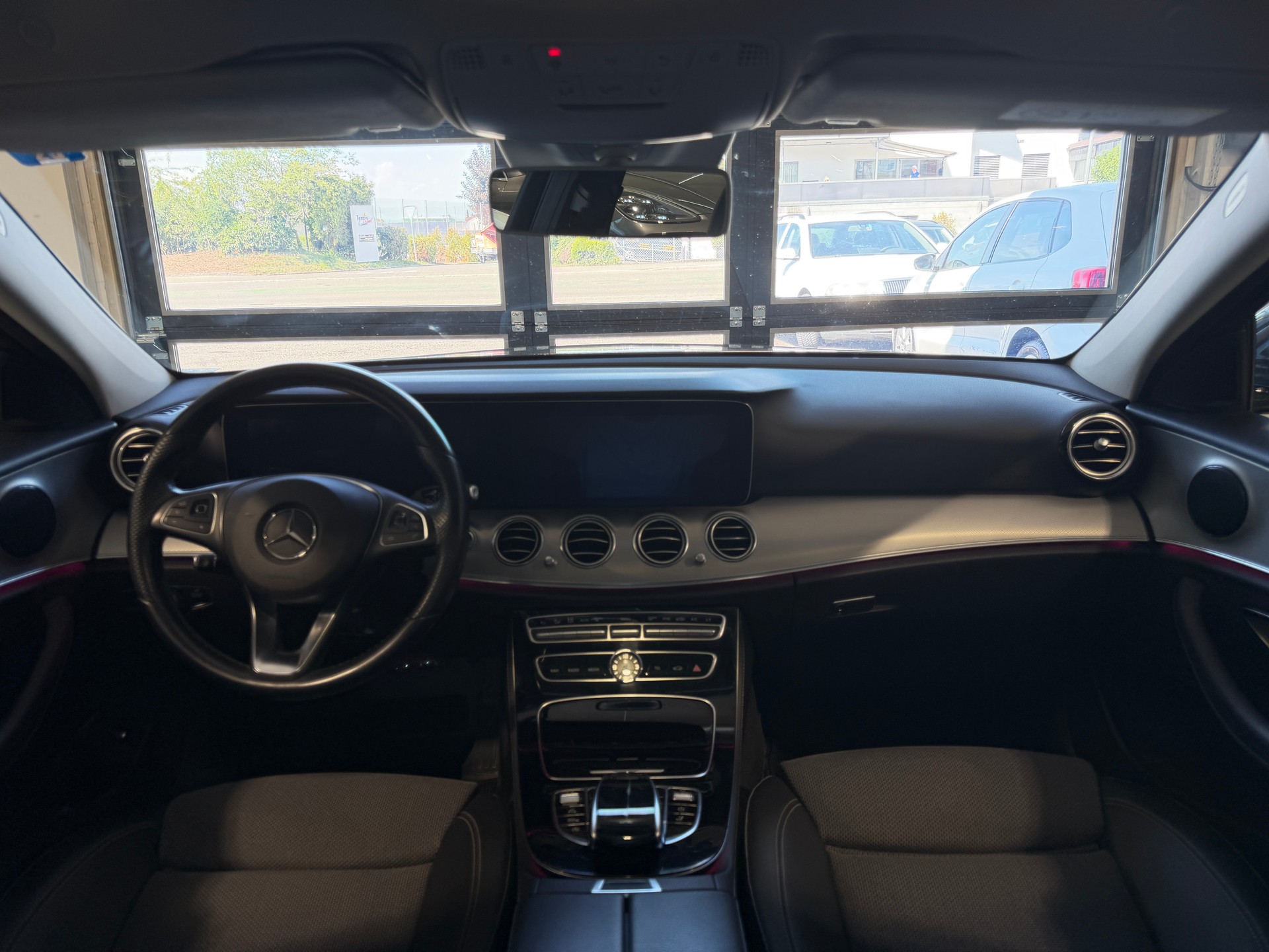 MERCEDES-BENZ E 350 d Avantgarde 9G-Tronic-image-11