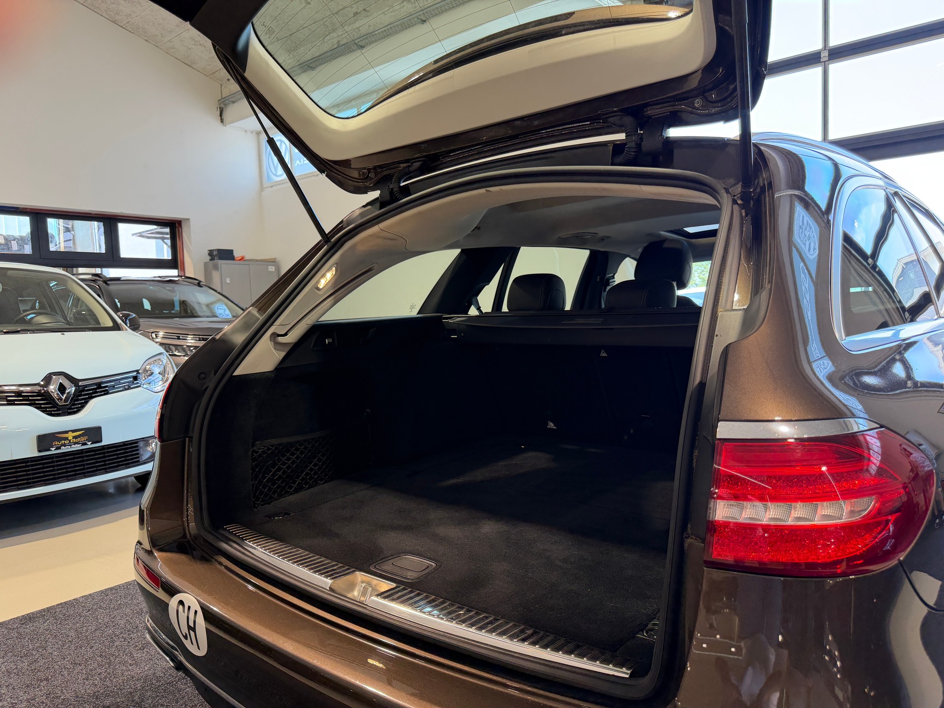 MERCEDES-BENZ E 350 d Avantgarde 9G-Tronic-image-6