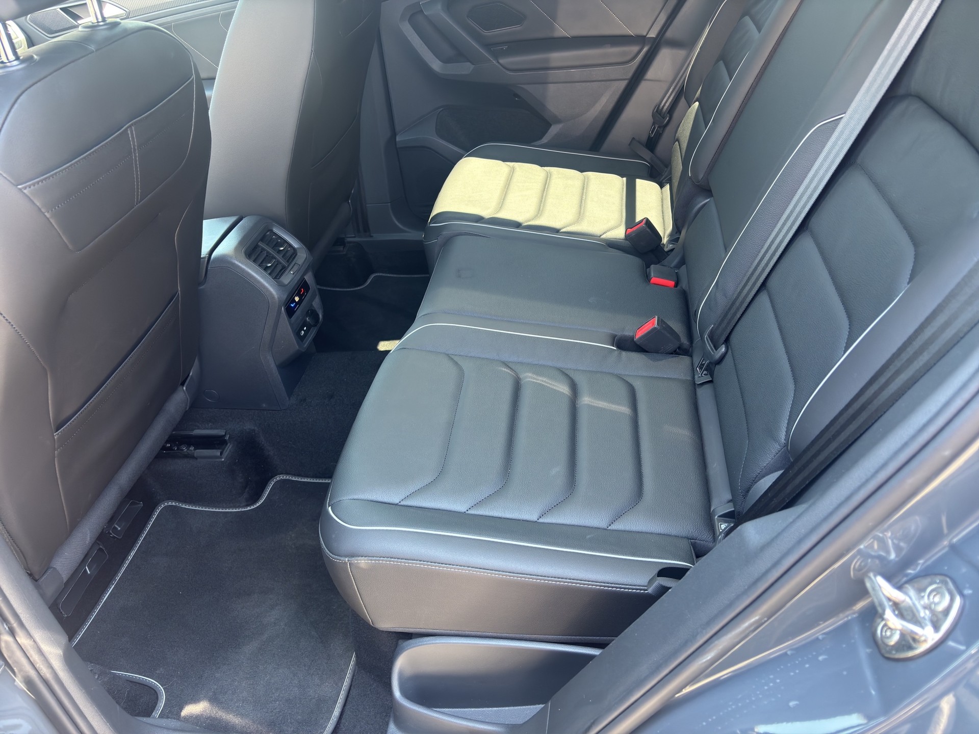 VW Tiguan 2.0TSI R-Line 4Motion DSG-image-12