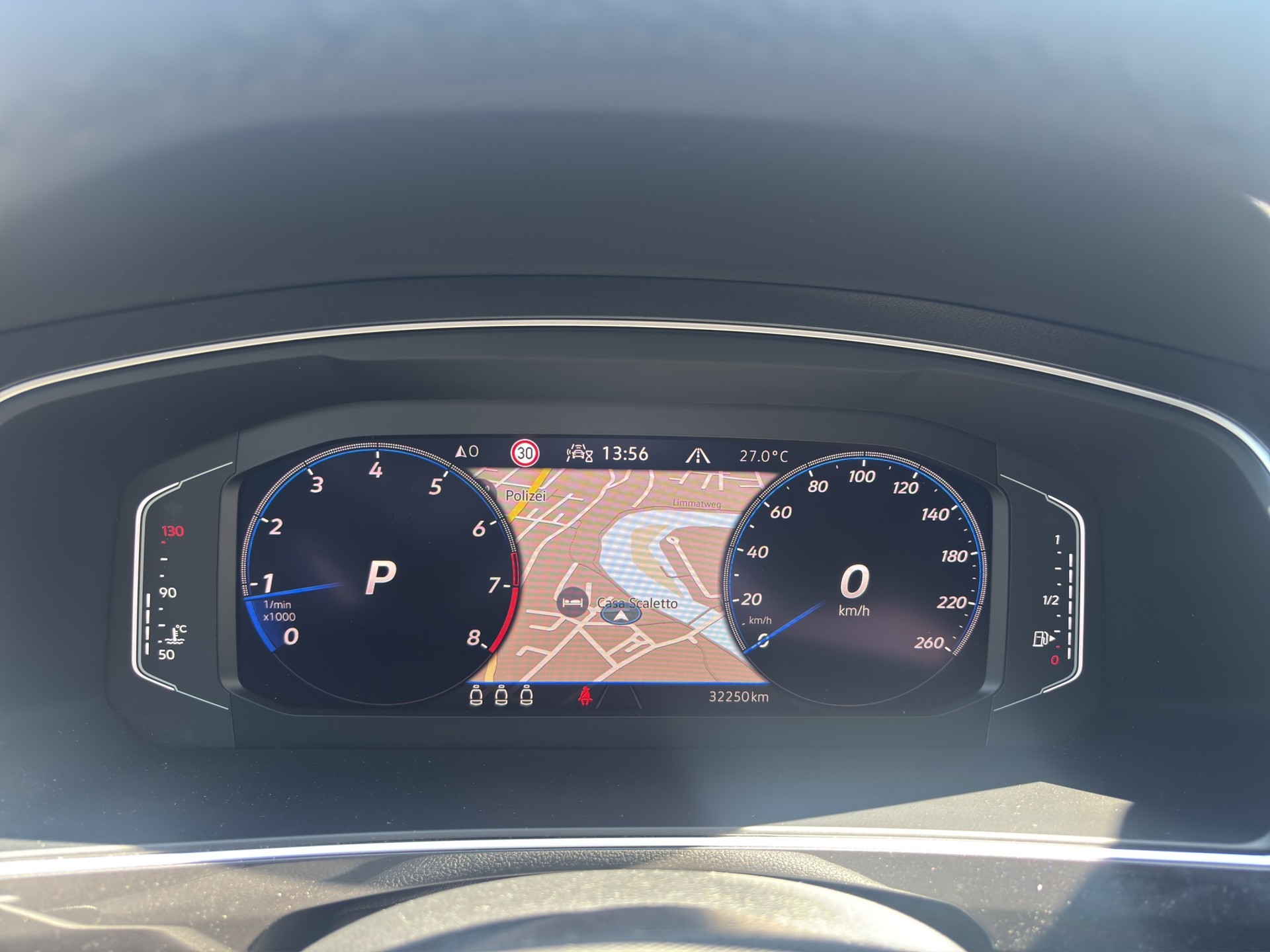 VW Tiguan 2.0TSI R-Line 4Motion DSG-image-10