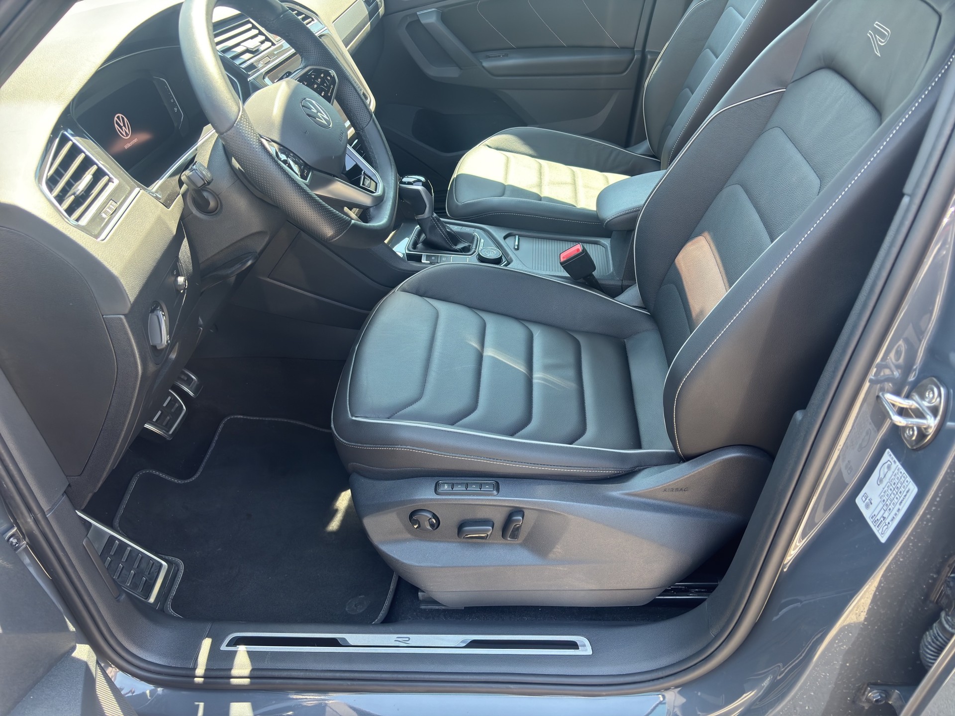VW Tiguan 2.0TSI R-Line 4Motion DSG-image-8