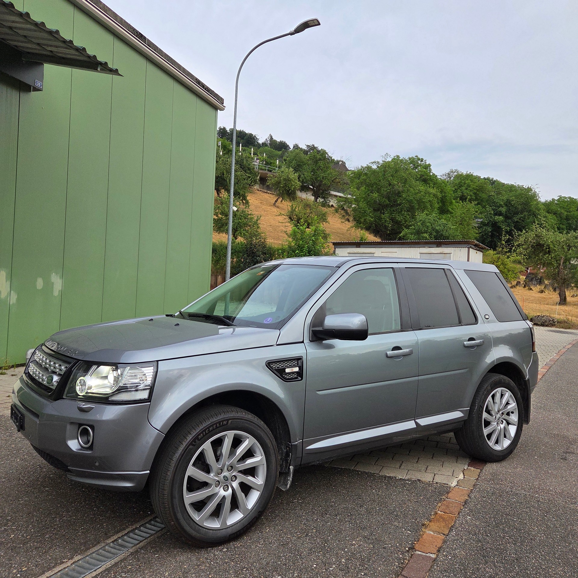 LAND ROVER Freelander 2.0 HSE Automatic-image-2
