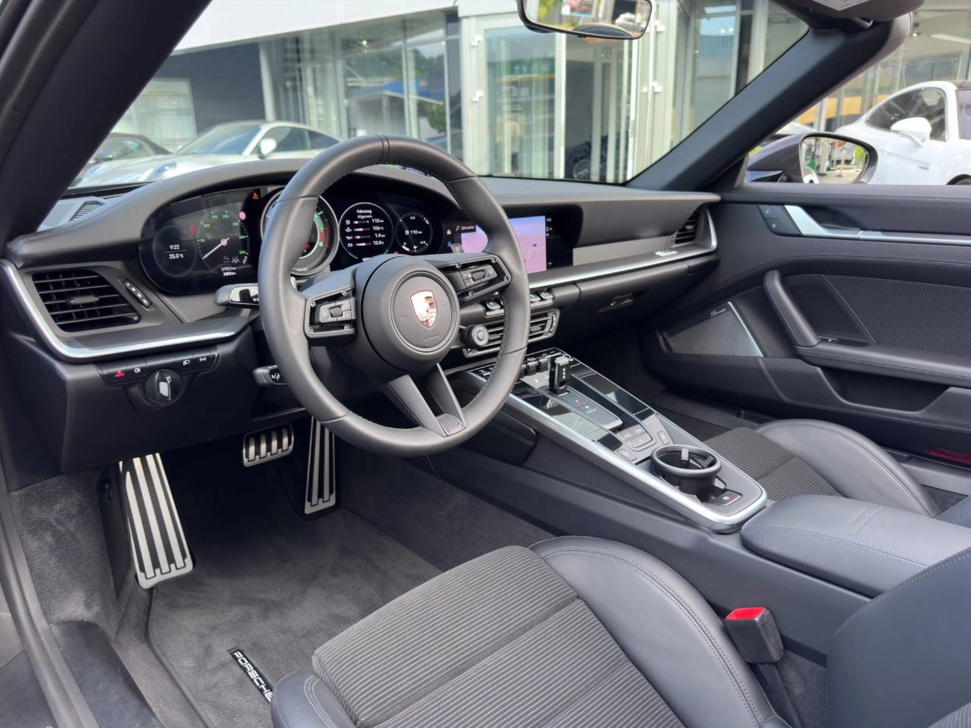 PORSCHE 911 Turbo S Cabriolet-showroom-element-3