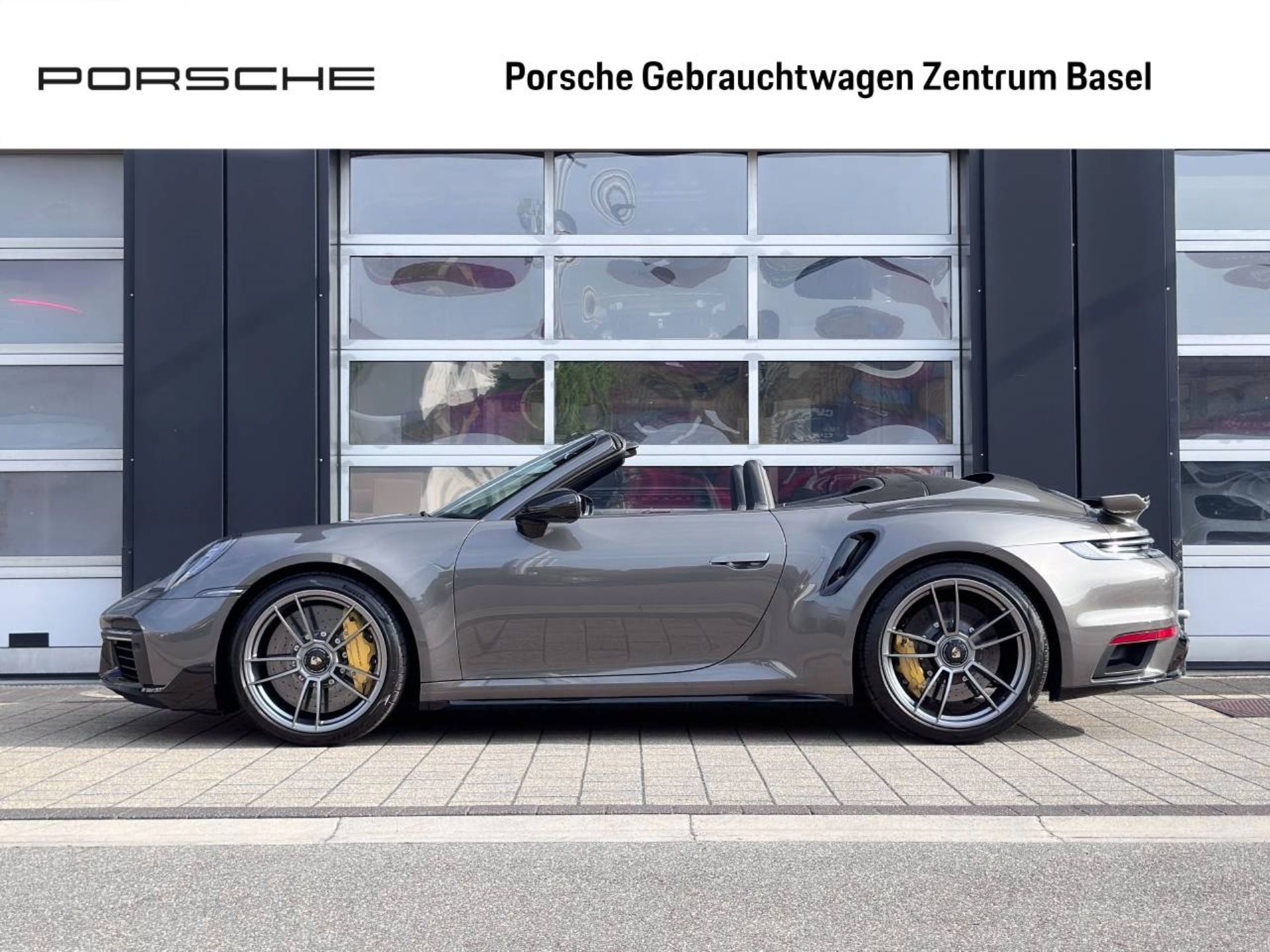 PORSCHE 911 Turbo S Cabriolet-showroom-element-1