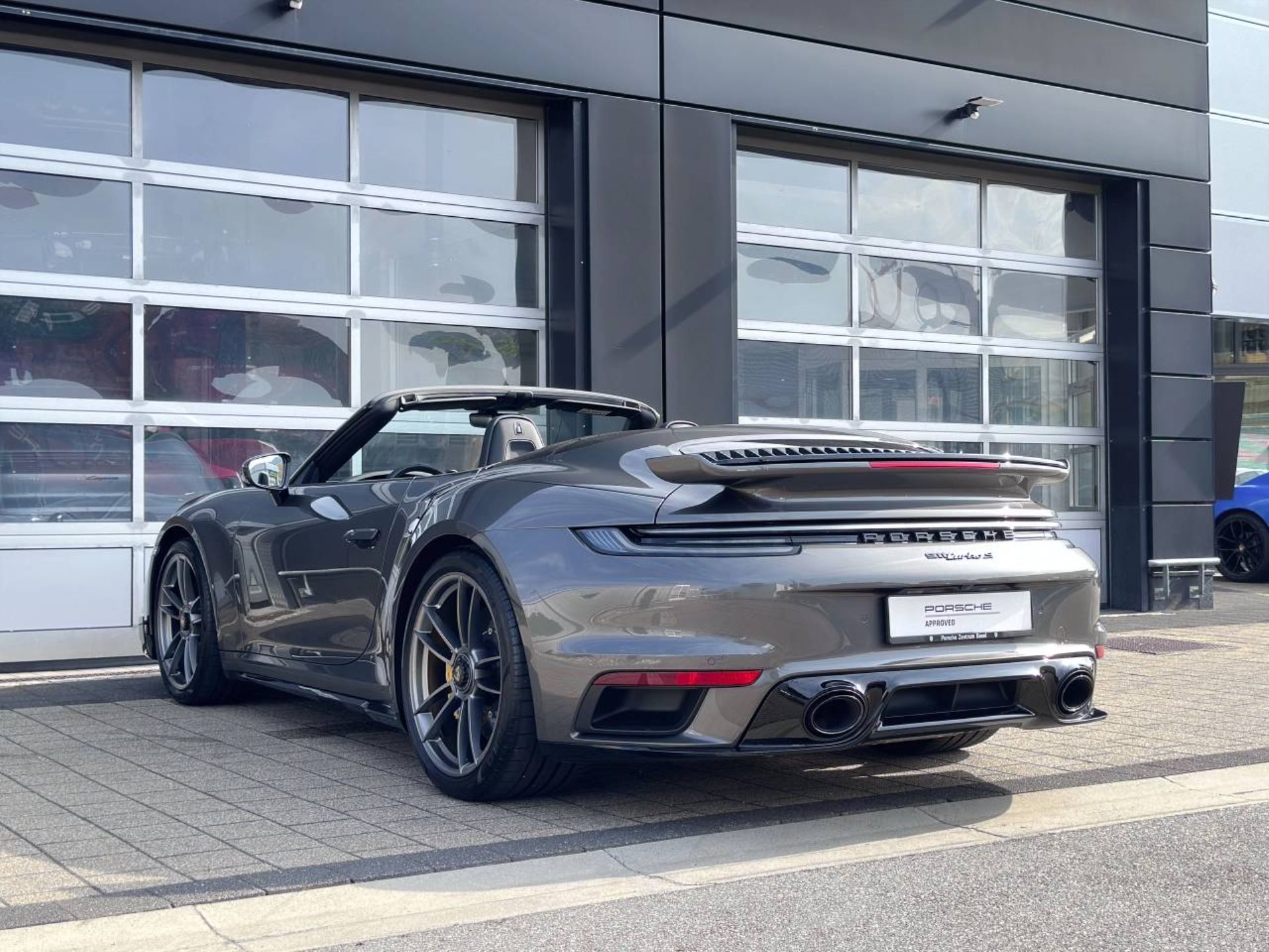 PORSCHE 911 Turbo S Cabriolet-image-14