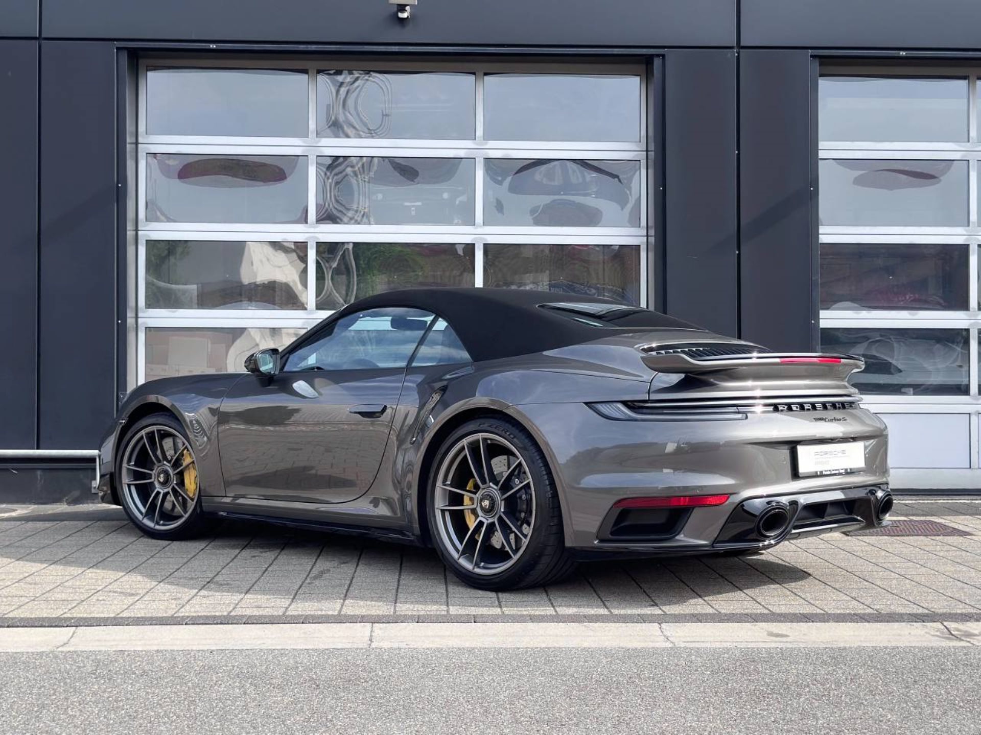 PORSCHE 911 Turbo S Cabriolet-image-13