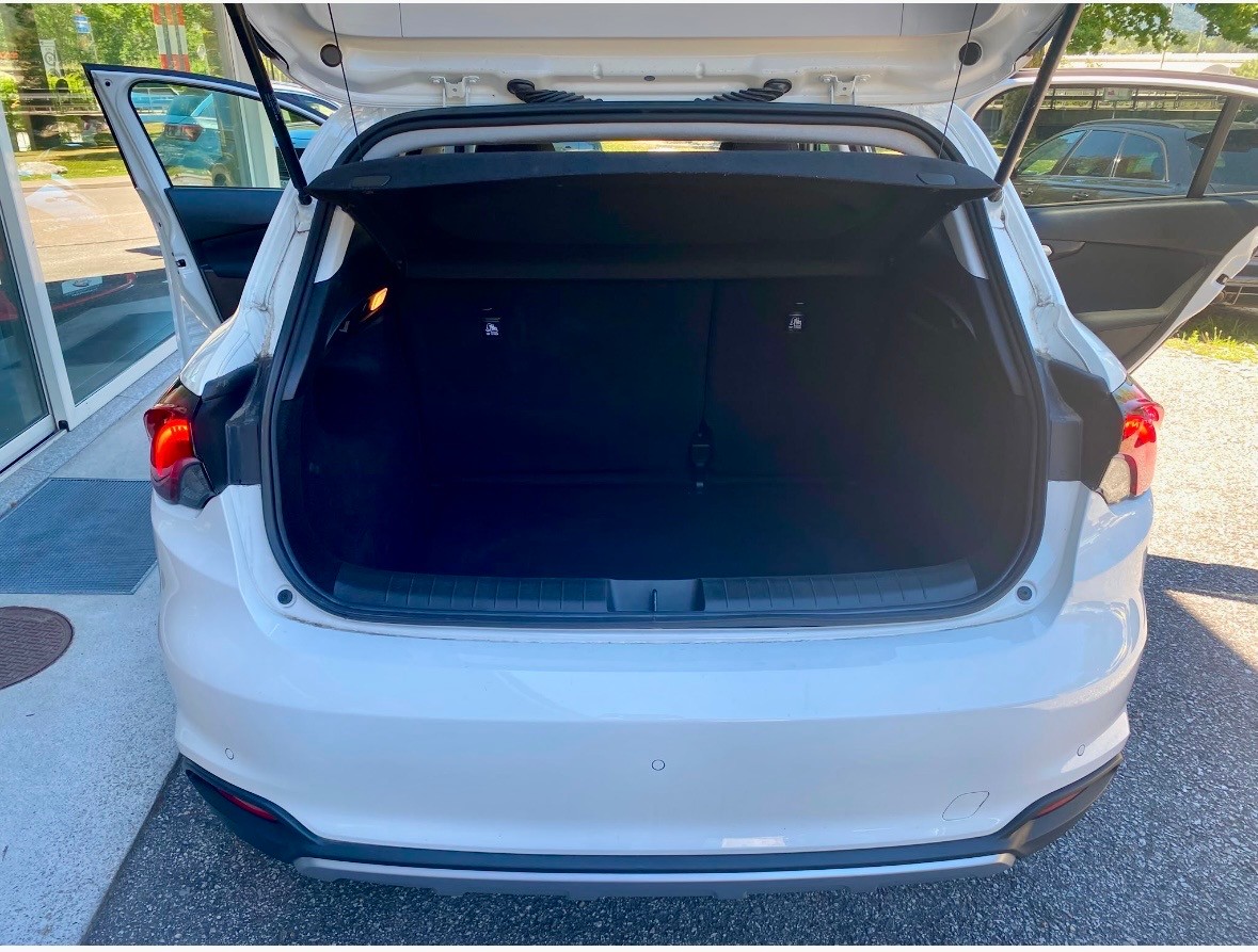 FIAT Tipo Hybrid 1.5 Swiss Edition Cross-image-16