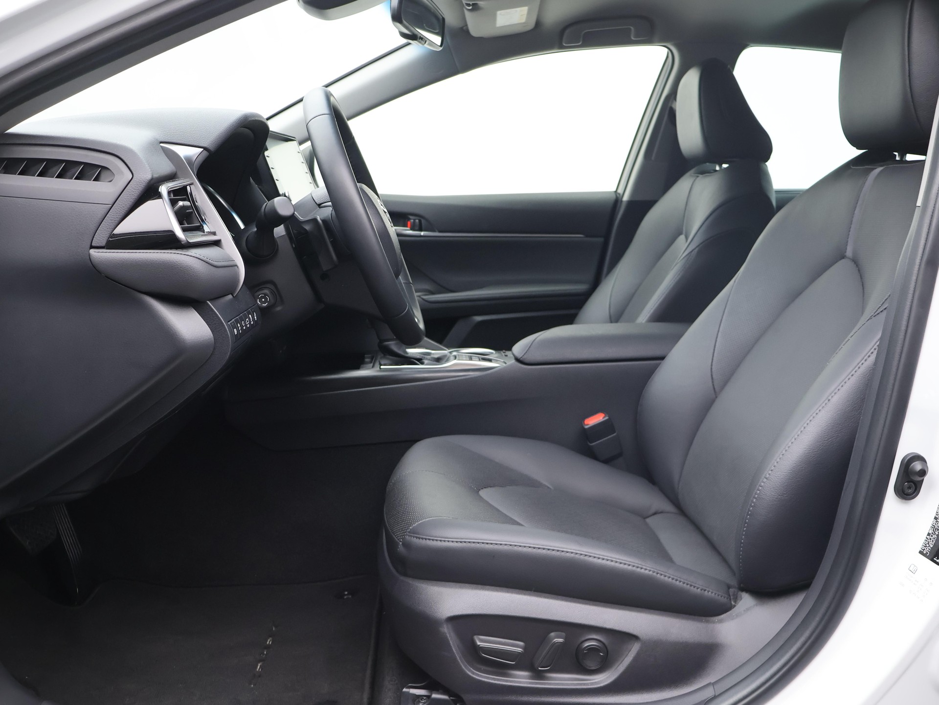 TOYOTA Camry 2.5 HSD Premium-showroom-element-2