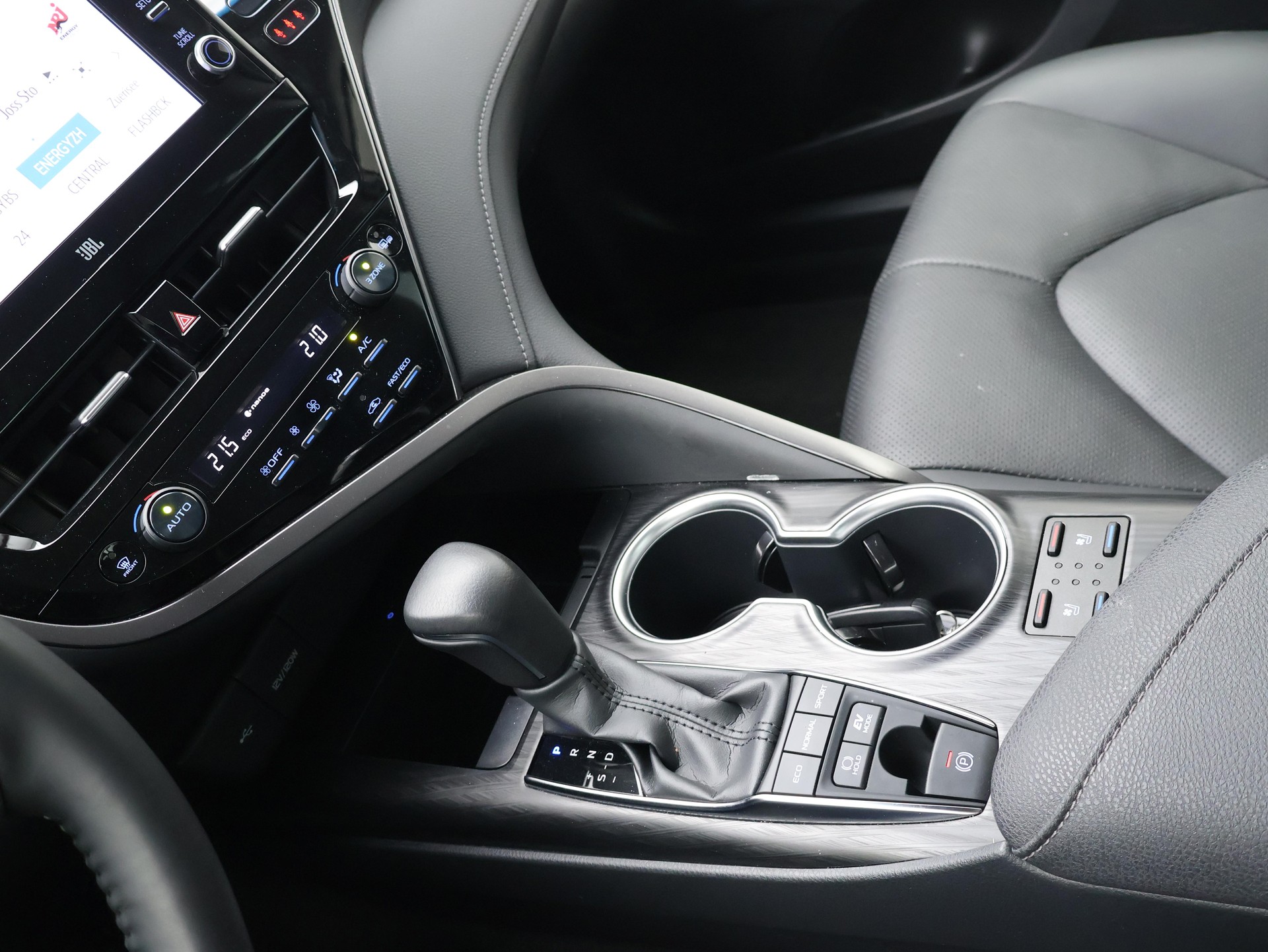 TOYOTA Camry 2.5 HSD Premium / Leasing ab. 1.99%-image-14