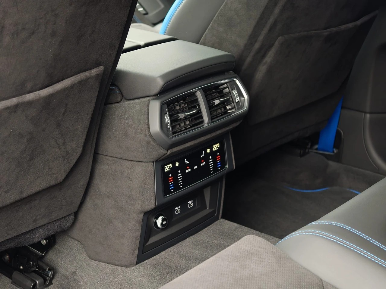 LAMBORGHINI Urus 4.0 S-image-16