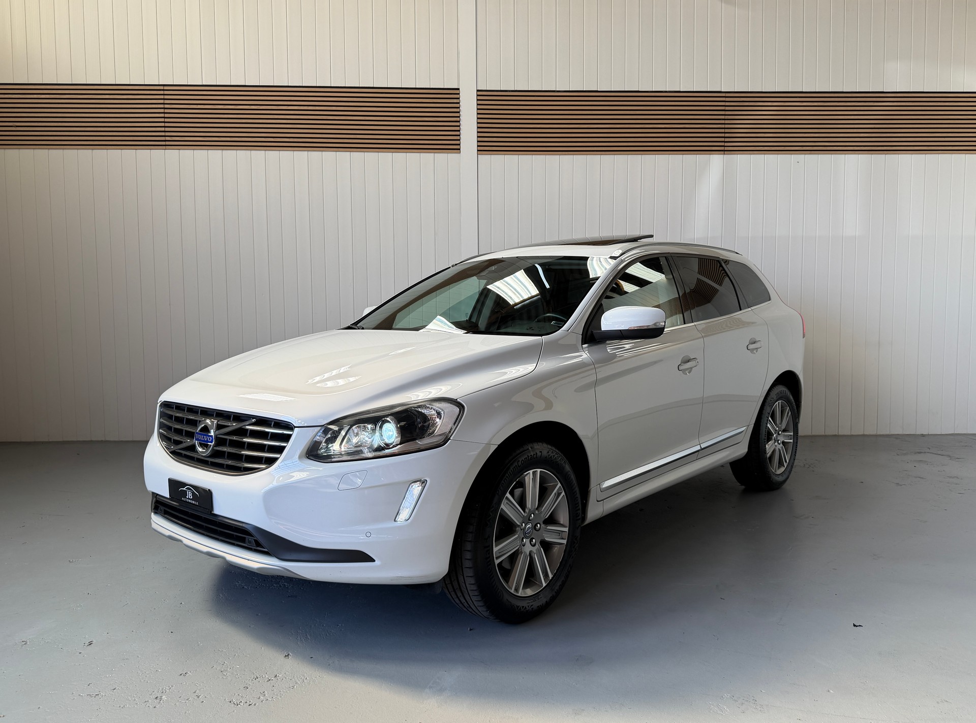 VOLVO XC60 D5 AWD mit top Ausstattung, AHK und frisch ab MFK und Service