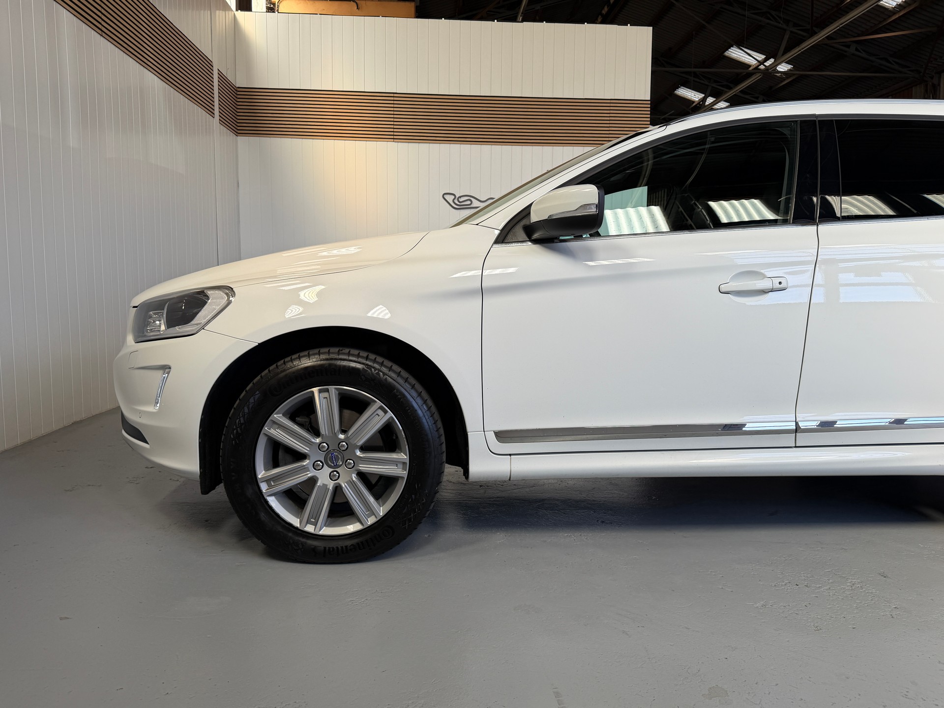 VOLVO XC60 D5 AWD mit top Ausstattung, AHK und frisch ab MFK und Service-image-7
