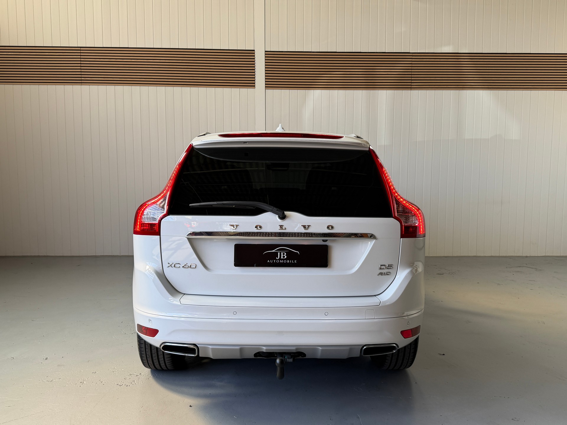 VOLVO XC60 D5 AWD mit top Ausstattung, AHK und frisch ab MFK und Service-showroom-element-3