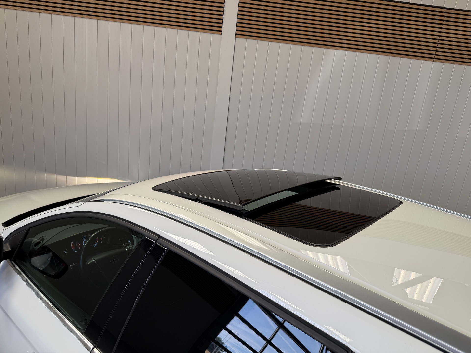 VOLVO XC60 D5 AWD mit top Ausstattung, AHK und frisch ab MFK und Service-image-22
