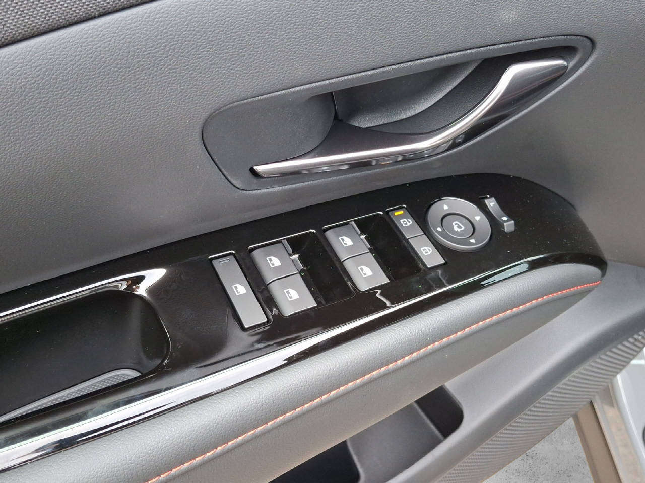 HYUNDAI Tucson 1.6 T-GDi HEV N-Line 4W MY27-image-8