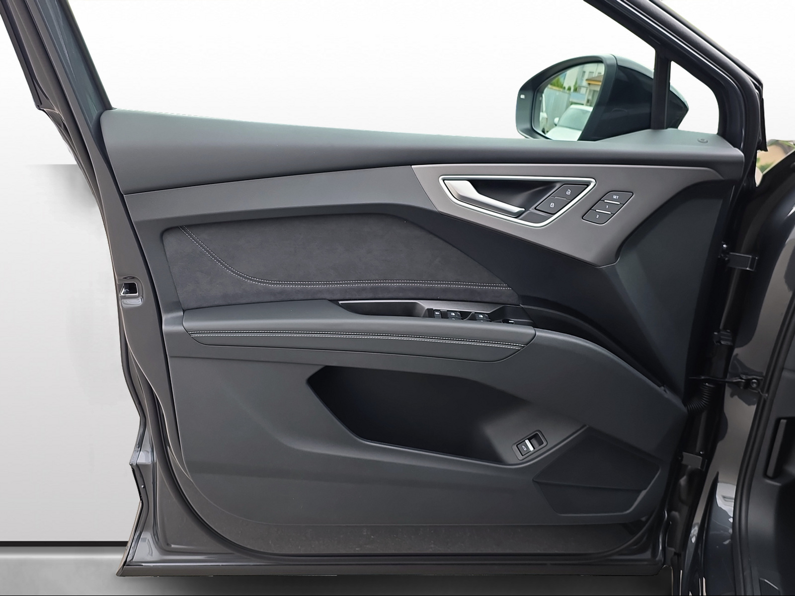 AUDI Q4 e-tron SUV quattro performance-image-9