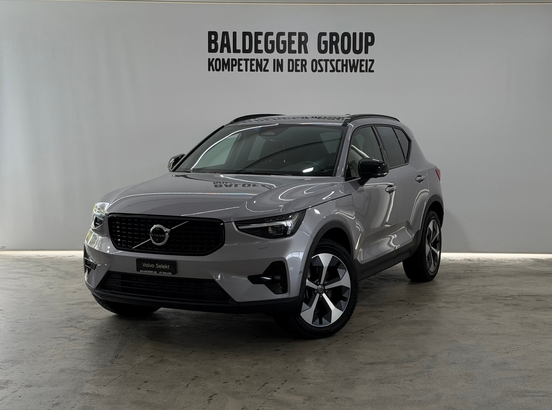 VOLVO XC40 2.0 B3 MH Plus Dark