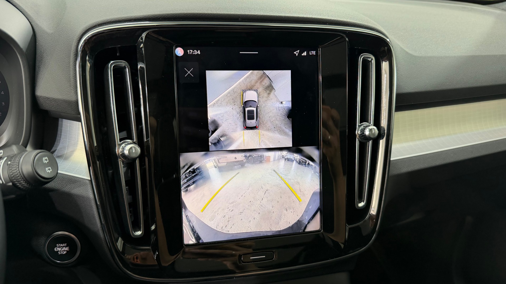 VOLVO XC40 2.0 B3 MH Plus Dark-image-8