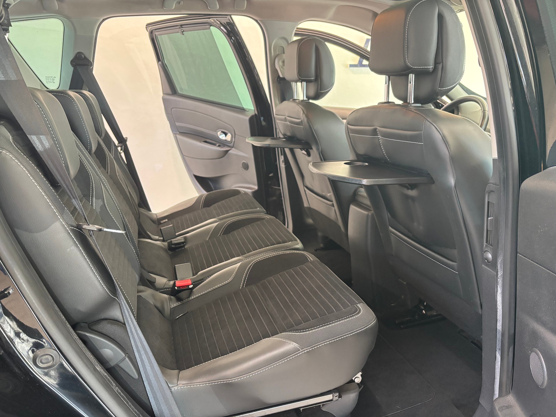 RENAULT Scénic 1.2 16V Turbo Swiss Edition-image-9