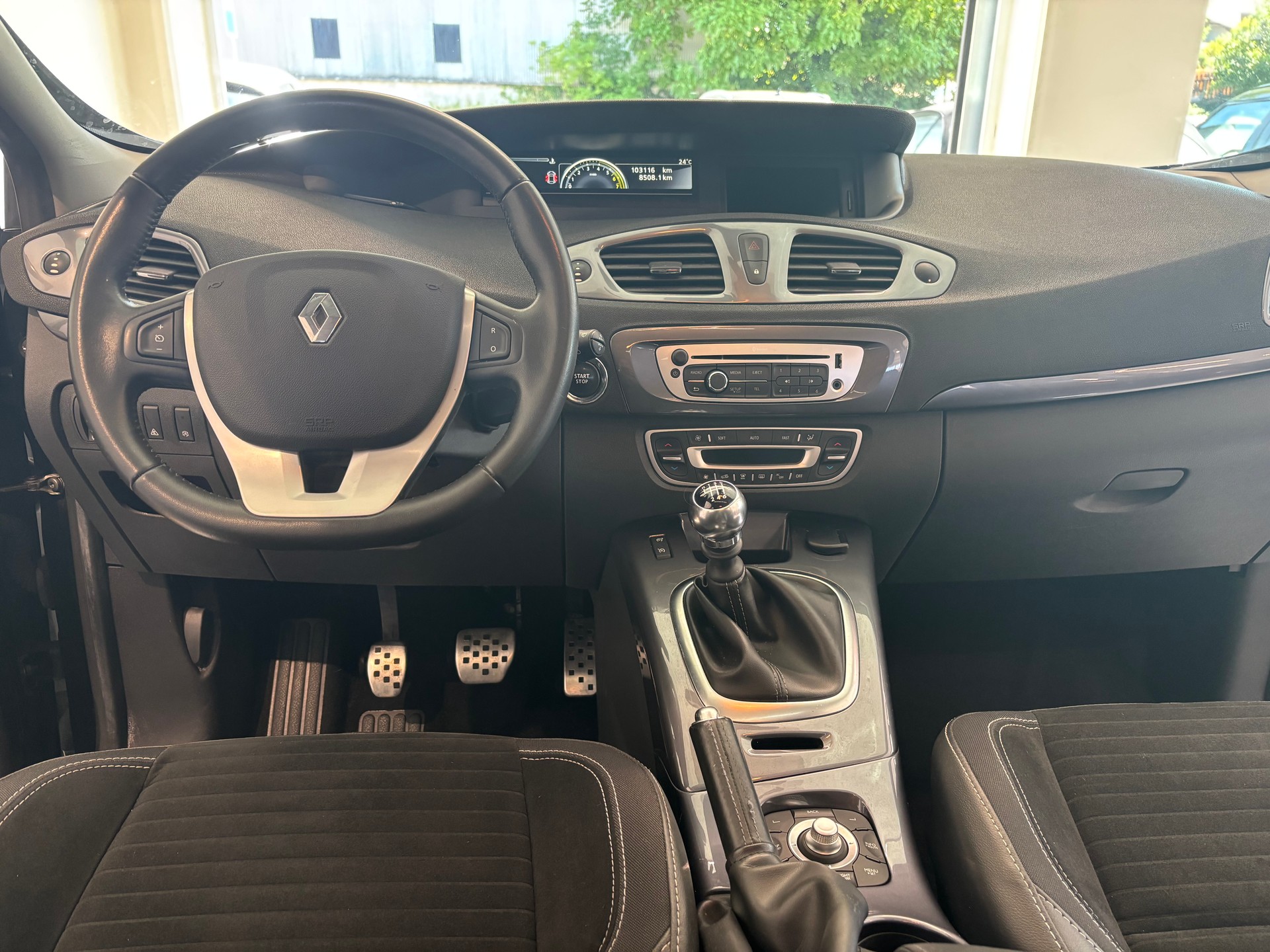 RENAULT Scénic 1.2 16V Turbo Swiss Edition-image-7