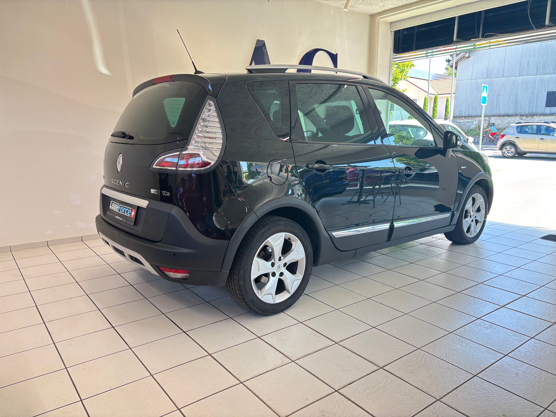 RENAULT Scénic 1.2 16V Turbo Swiss Edition-image-1