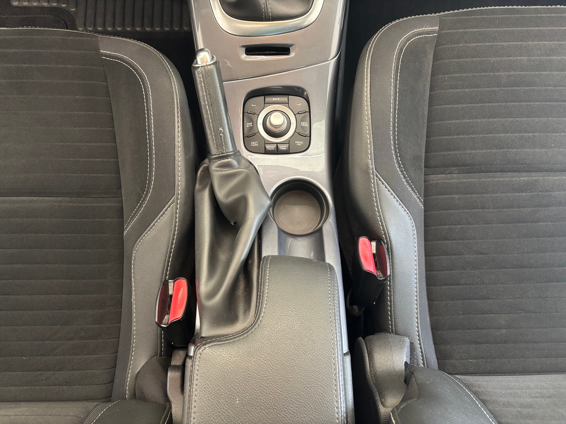 RENAULT Scénic 1.2 16V Turbo Swiss Edition-image-14