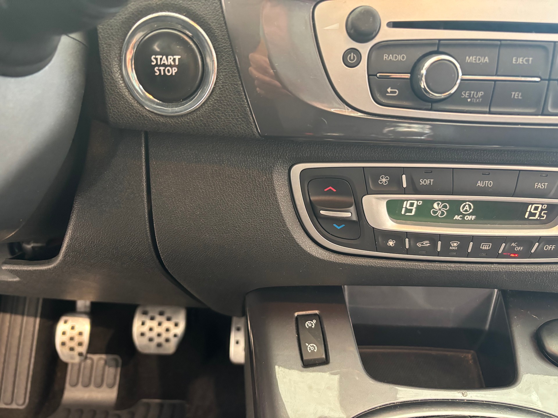 RENAULT Scénic 1.2 16V Turbo Swiss Edition-image-15