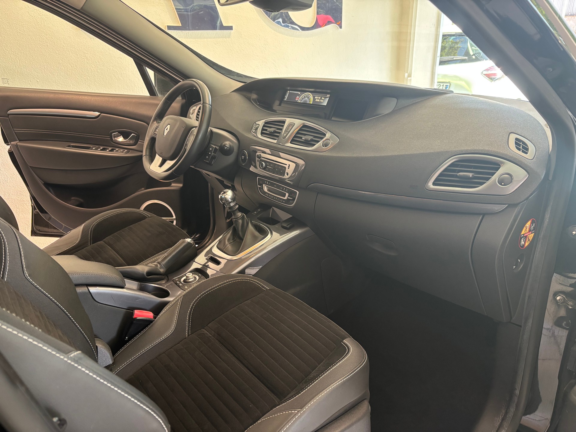 RENAULT Scénic 1.2 16V Turbo Swiss Edition-image-6