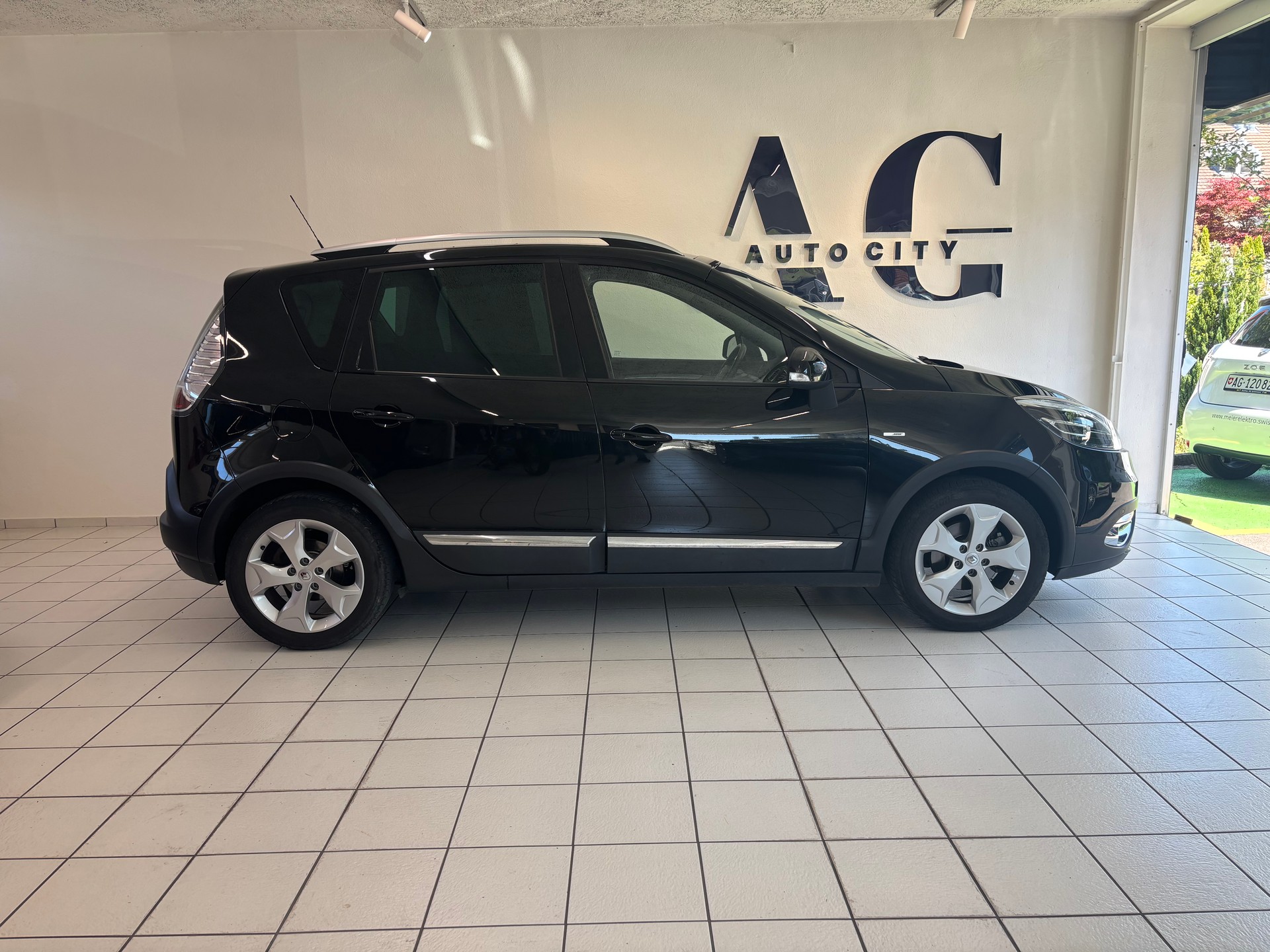 RENAULT Scénic 1.2 16V Turbo Swiss Edition-image-3