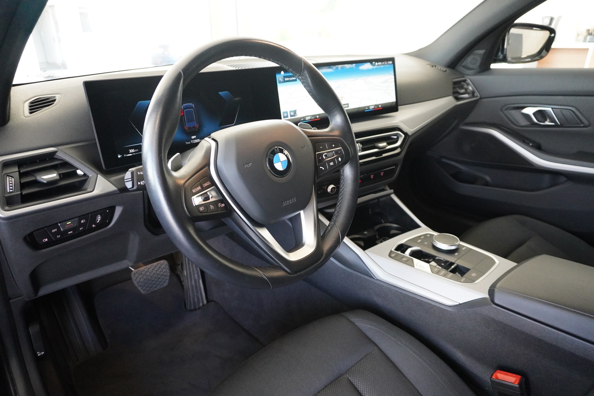 BMW 320d xDrive 48V Touring Steptronic-image-12