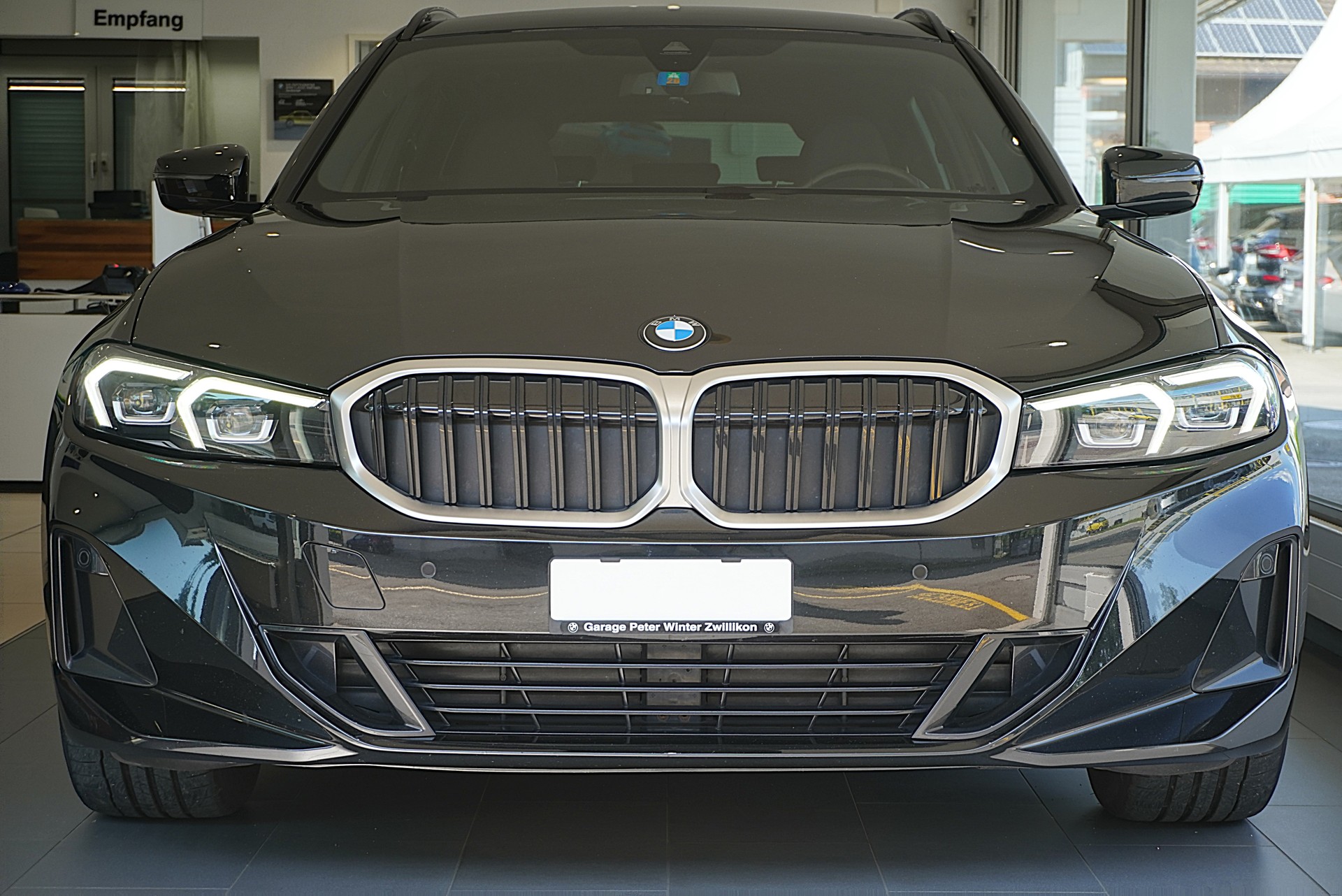 BMW 320d xDrive 48V Touring Steptronic-showroom-element-1