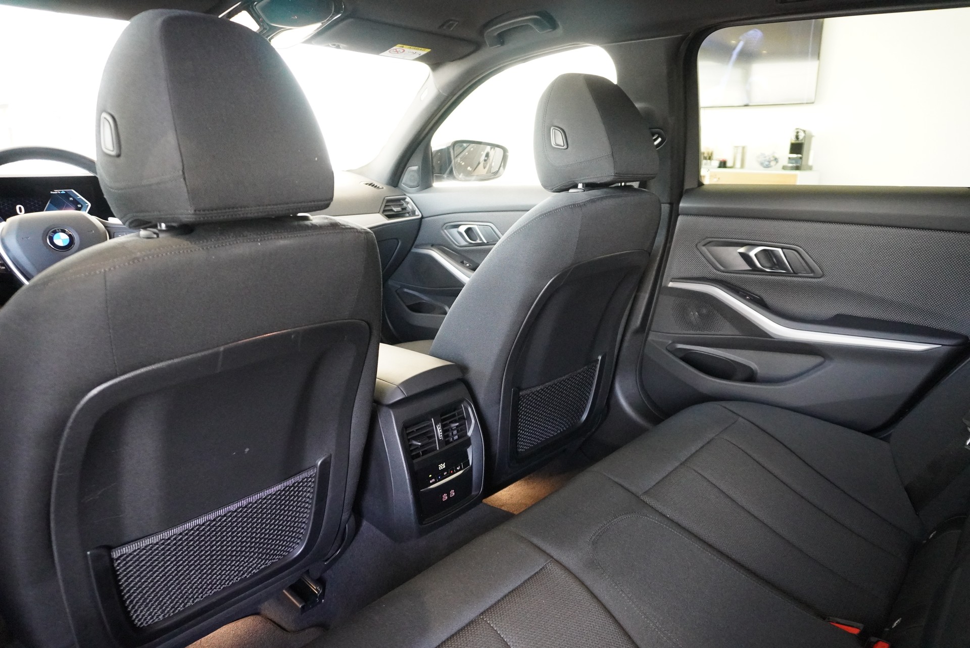 BMW 320d xDrive 48V Touring Steptronic-image-19