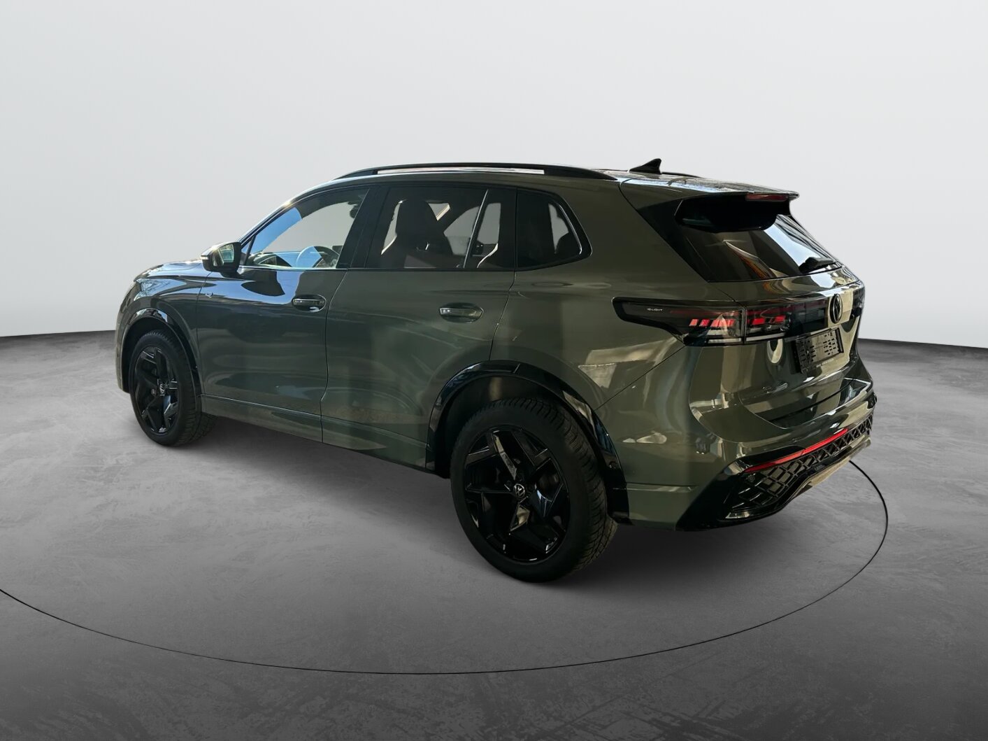 VW Tiguan 2.0 TSI DSG R-Line 4Motion-image-4