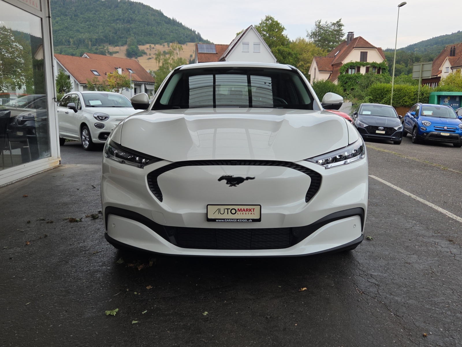 FORD Mustang MACH-E RWD 72.6 kWh-showroom-element-3