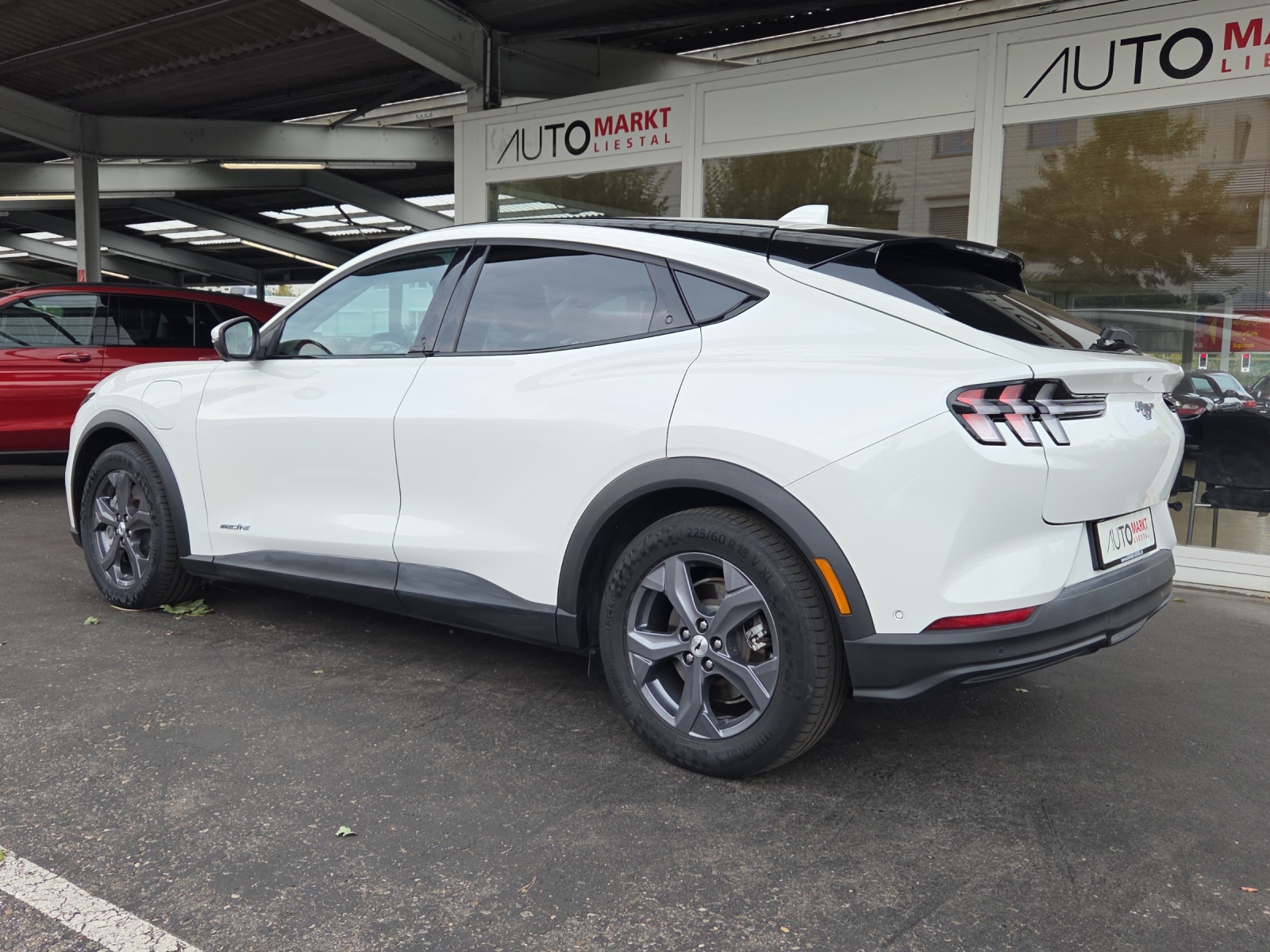 FORD Mustang MACH-E RWD 72.6 kWh-showroom-element-2
