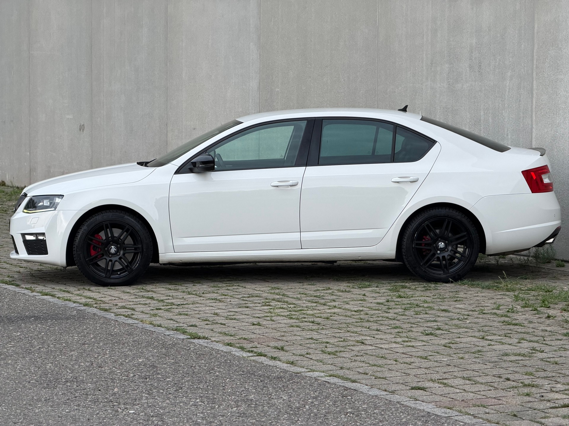 SKODA Octavia 2.0 TDI RS DSG-showroom-element-3