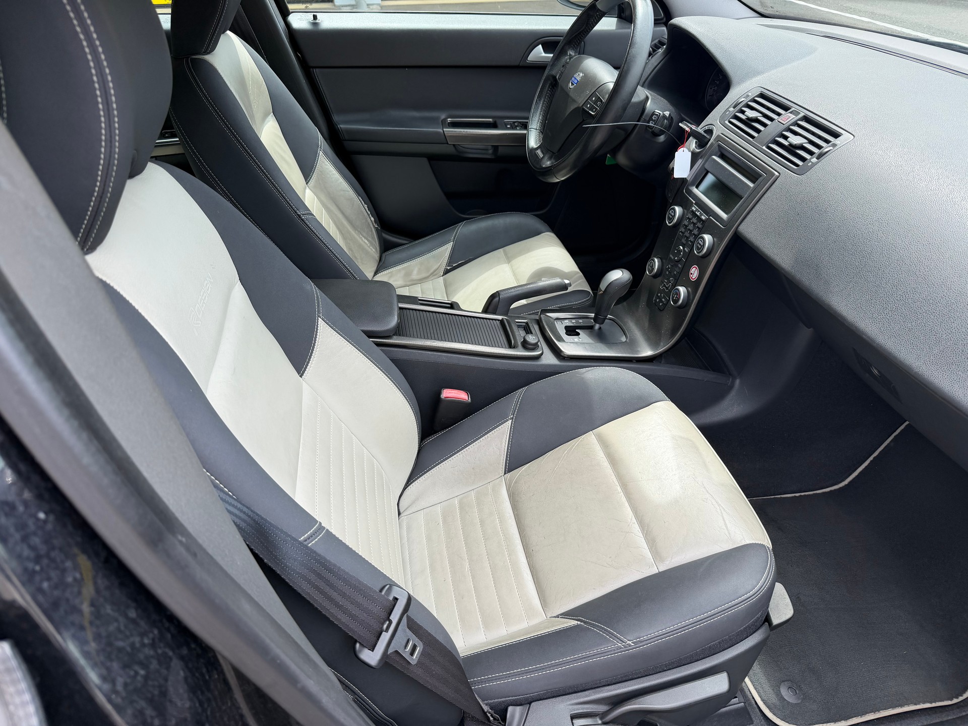 VOLVO V50 T5 Summum Geartronic R-Design-image-10